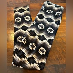 LuLaRoe tribal print leggings